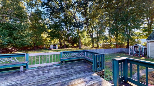 16 Clinton St, Dartmouth, MA 02748