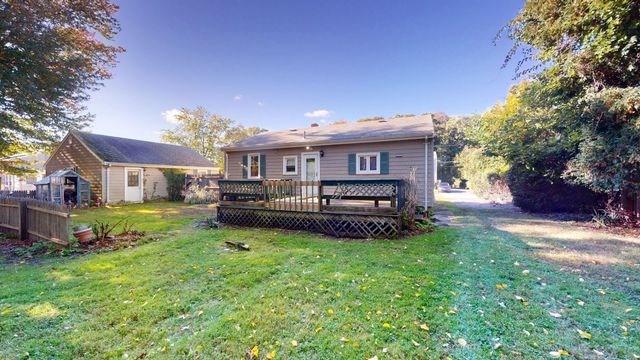 16 Clinton St, Dartmouth, MA 02748