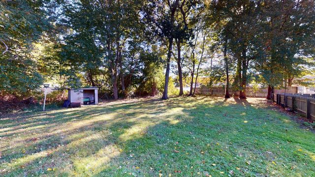 16 Clinton St, Dartmouth, MA 02748