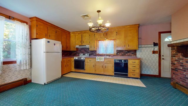 16 Clinton St, Dartmouth, MA 02748