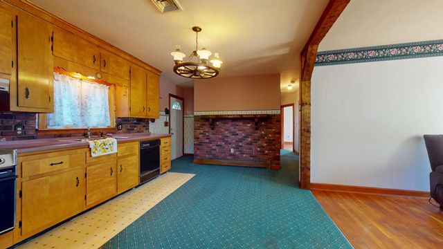 16 Clinton St, Dartmouth, MA 02748