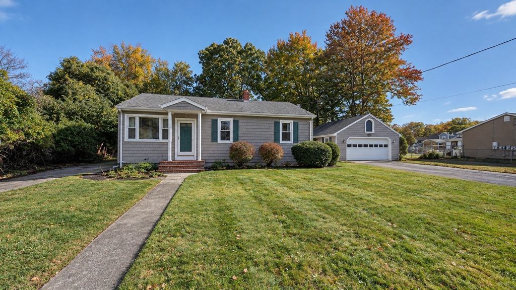 16 Clinton St, Dartmouth, MA 02748