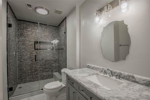 33968 Fm-521, Angleton, TX 77515