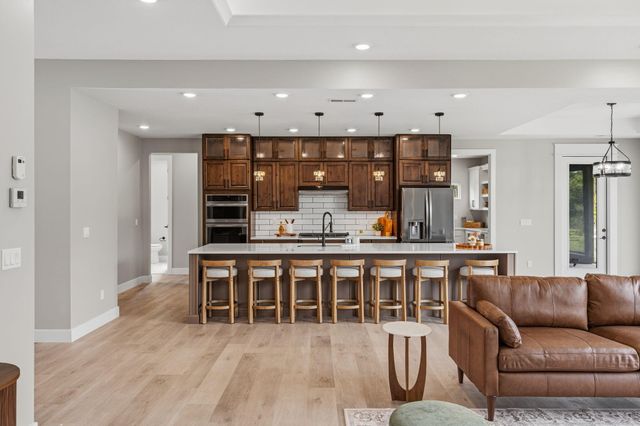 6505 PORTCRAWL DR, Columbia, MO 65201