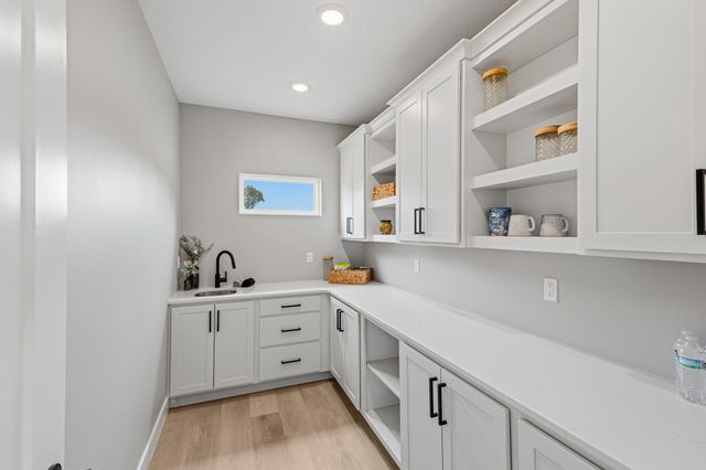 6505 PORTCRAWL DR, Columbia, MO 65201