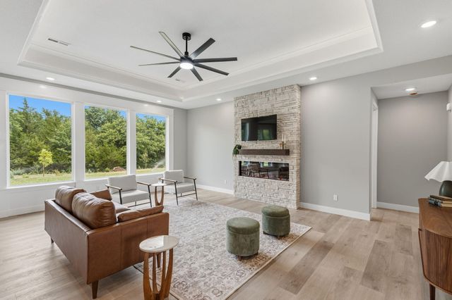 6505 PORTCRAWL DR, Columbia, MO 65201