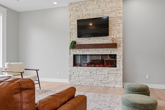 6505 PORTCRAWL DR, Columbia, MO 65201