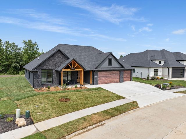 6505 PORTCRAWL DR, Columbia, MO 65201