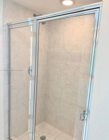 950 Brickell Bay Dr 3807, Miami, FL 33131