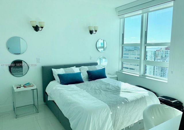 950 Brickell Bay Dr 3807, Miami, FL 33131