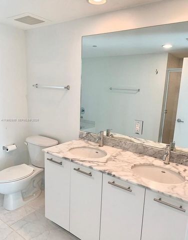 950 Brickell Bay Dr 3807, Miami, FL 33131