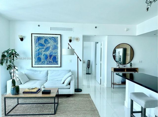 950 Brickell Bay Dr 3807, Miami, FL 33131