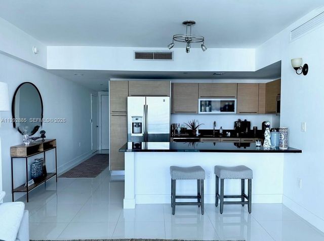 950 Brickell Bay Dr 3807, Miami, FL 33131