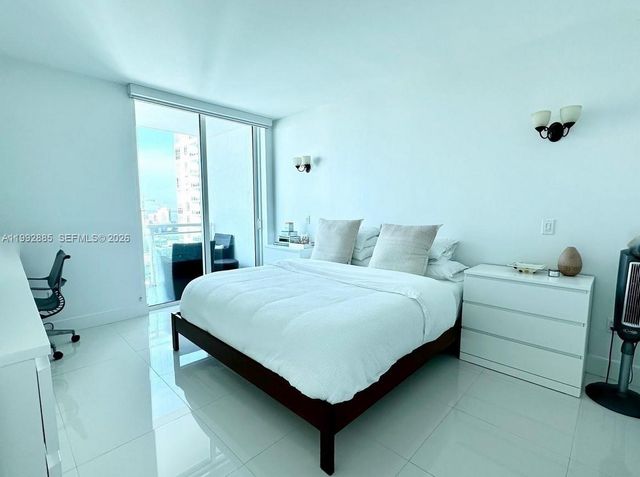 950 Brickell Bay Dr 3807, Miami, FL 33131