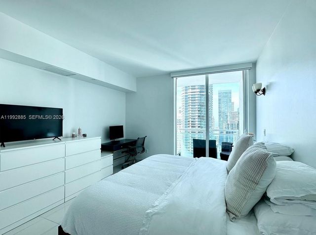 950 Brickell Bay Dr 3807, Miami, FL 33131