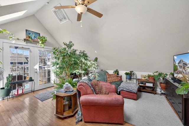 2203 N Bartlett AVENUE, Milwaukee, WI 53202