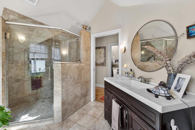 2203 N Bartlett AVENUE, Milwaukee, WI 53202