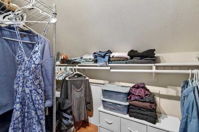 2203 N Bartlett AVENUE, Milwaukee, WI 53202