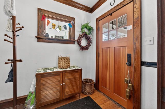 2203 N Bartlett AVENUE, Milwaukee, WI 53202