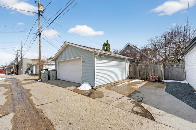 2203 N Bartlett AVENUE, Milwaukee, WI 53202