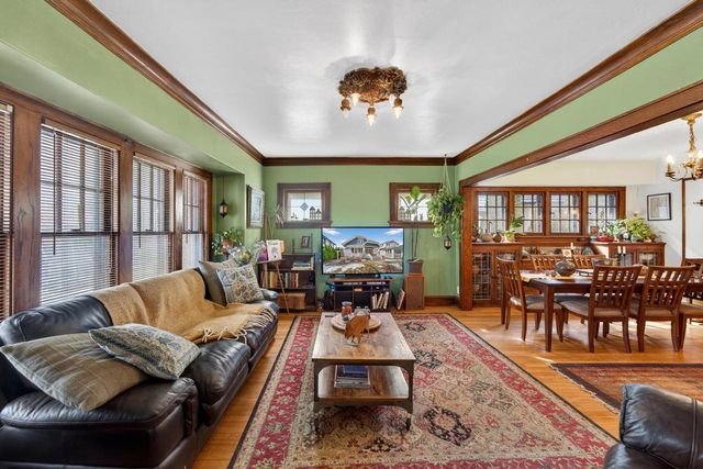 2203 N Bartlett AVENUE, Milwaukee, WI 53202