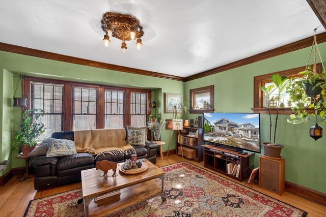 2203 N Bartlett AVENUE, Milwaukee, WI 53202