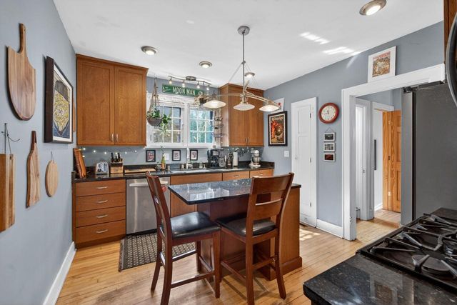 2203 N Bartlett AVENUE, Milwaukee, WI 53202