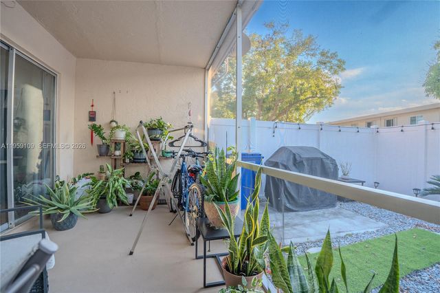 1527 NW 80th Ave I, Margate, FL 33063