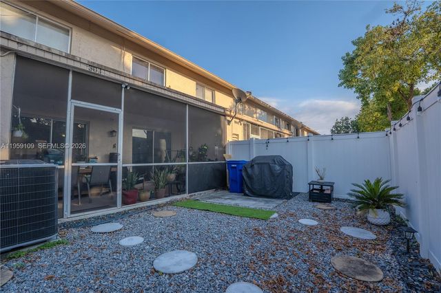 1527 NW 80th Ave I, Margate, FL 33063