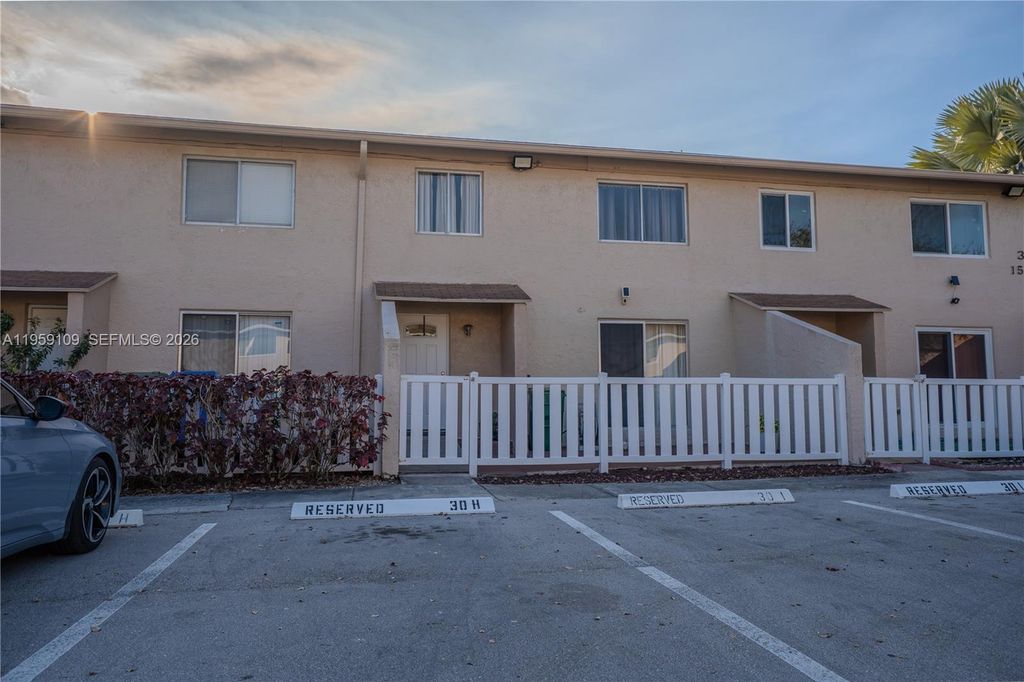 1527 NW 80th Ave I, Margate, FL 33063