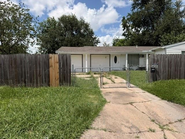 5103 Willow Glen Drive, Houston, TX 77033