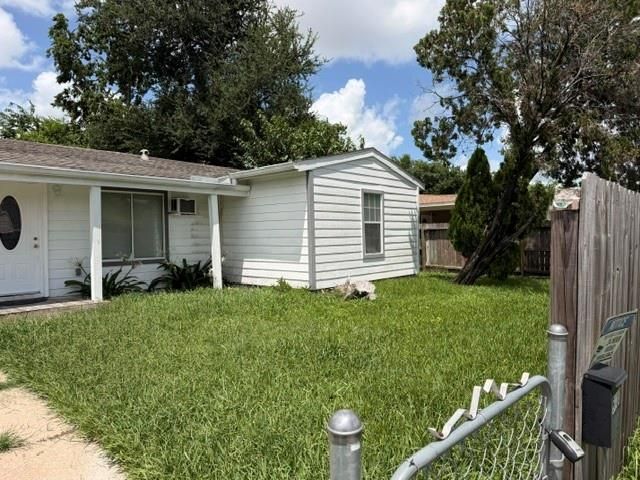 5103 Willow Glen Drive, Houston, TX 77033