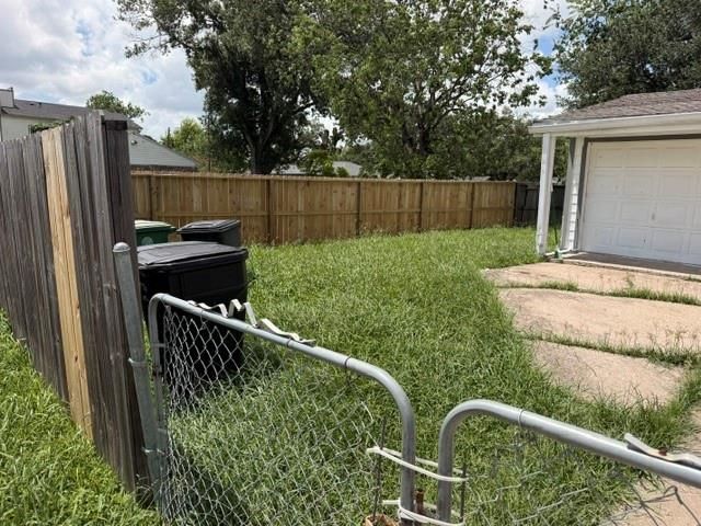 5103 Willow Glen Drive, Houston, TX 77033