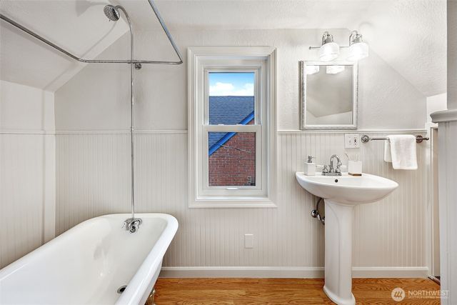 7506 Dibble Avenue NW, Seattle, WA 98117