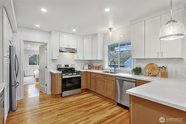 7506 Dibble Avenue NW, Seattle, WA 98117