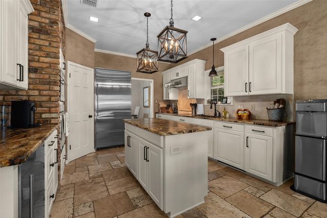206 Shadow Ridge Drive, Bossier City, LA 71112