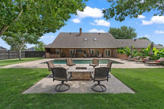 206 Shadow Ridge Drive, Bossier City, LA 71112
