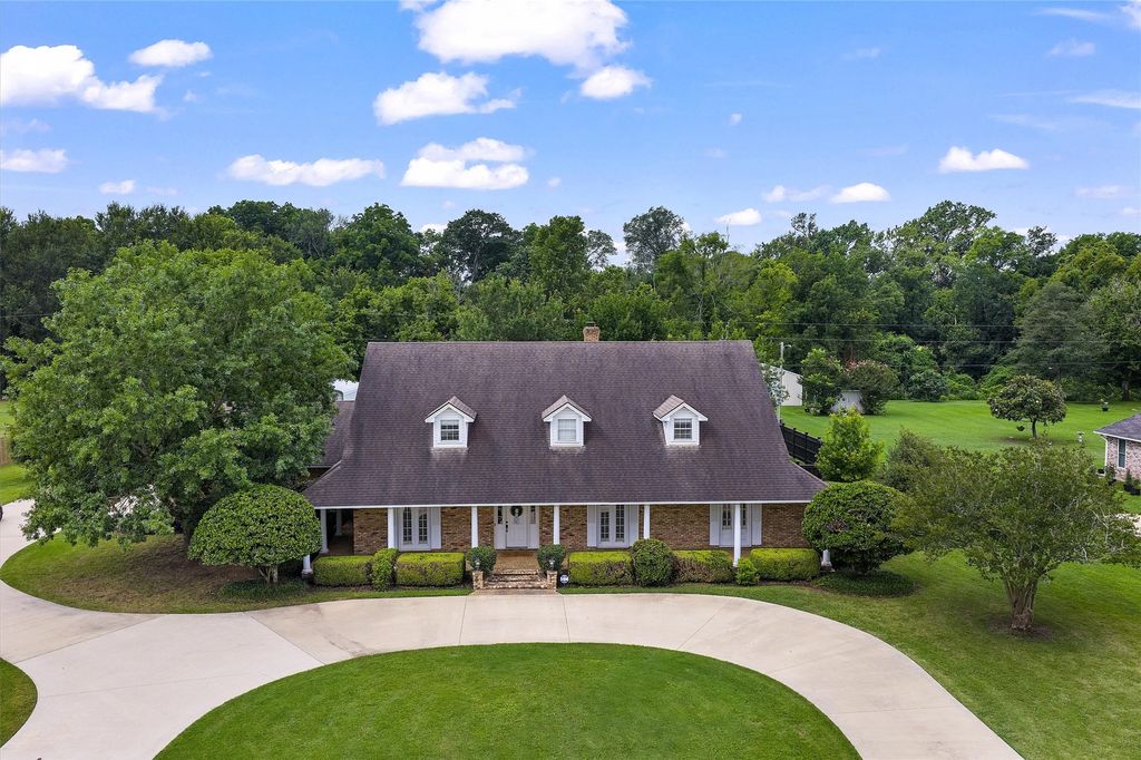 206 Shadow Ridge Drive, Bossier City, LA 71112