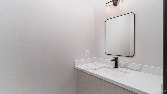 1013 E Costa Del Sol Avenue, Edinburg, TX 78542