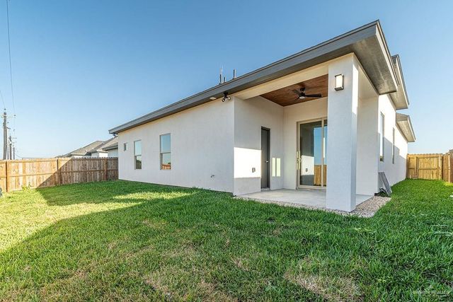 1013 E Costa Del Sol Avenue, Edinburg, TX 78542