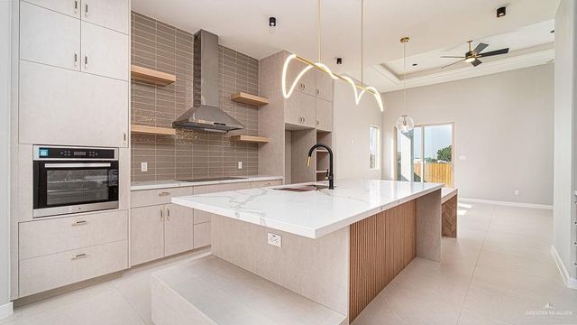 1013 E Costa Del Sol Avenue, Edinburg, TX 78542