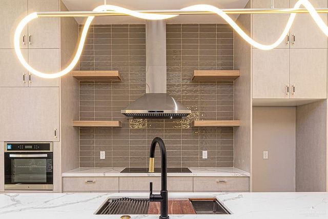 1013 E Costa Del Sol Avenue, Edinburg, TX 78542