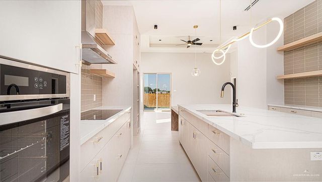 1013 E Costa Del Sol Avenue, Edinburg, TX 78542