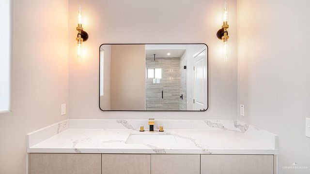 1013 E Costa Del Sol Avenue, Edinburg, TX 78542