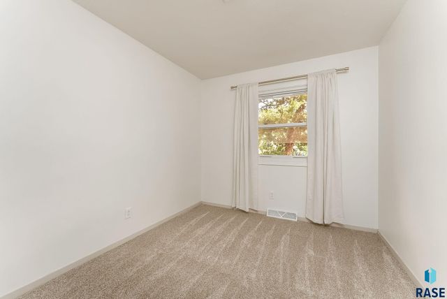 919 N Omaha Ave Avenue, Sioux Falls, SD 57103