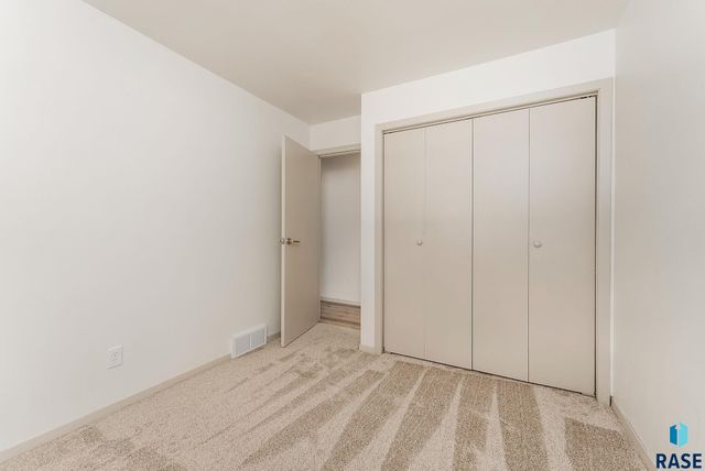 919 N Omaha Ave Avenue, Sioux Falls, SD 57103