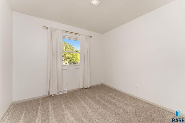 919 N Omaha Ave Avenue, Sioux Falls, SD 57103