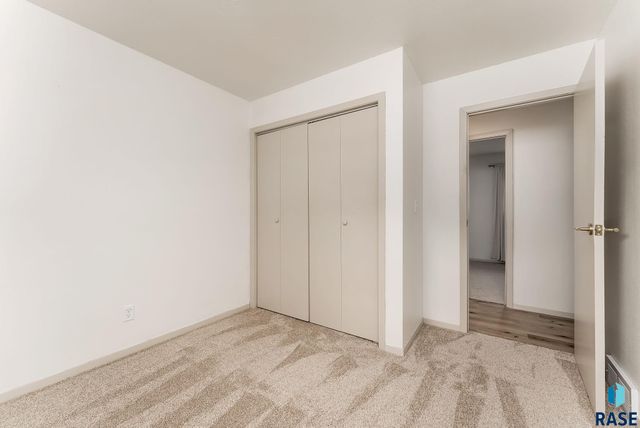 919 N Omaha Ave Avenue, Sioux Falls, SD 57103