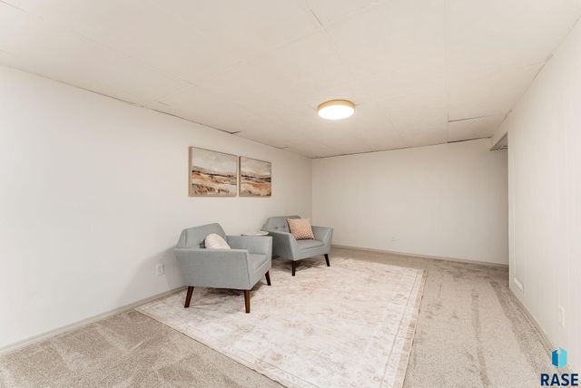 919 N Omaha Ave Avenue, Sioux Falls, SD 57103