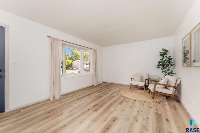 919 N Omaha Ave Avenue, Sioux Falls, SD 57103